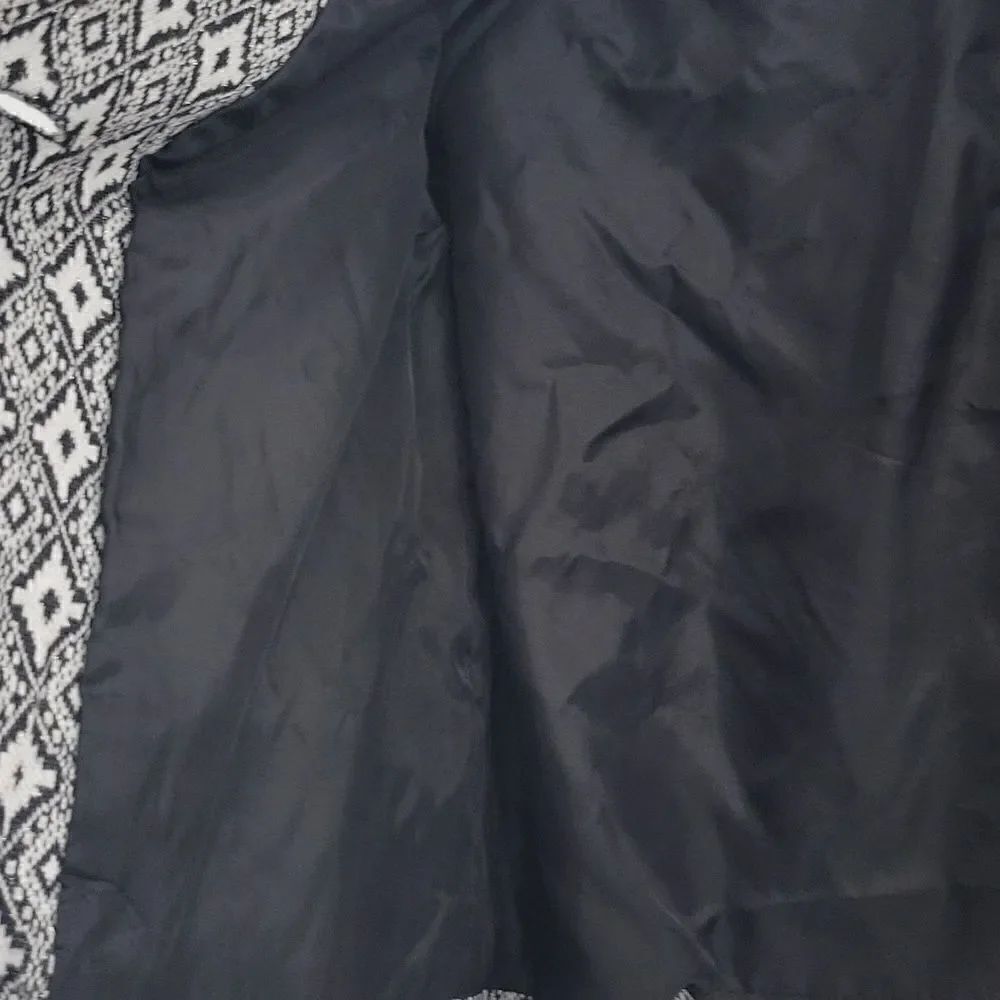 3For$20 Covington Blazer w/Black& White Diamond Design w/Shimmer size S - Picture 6 of 7